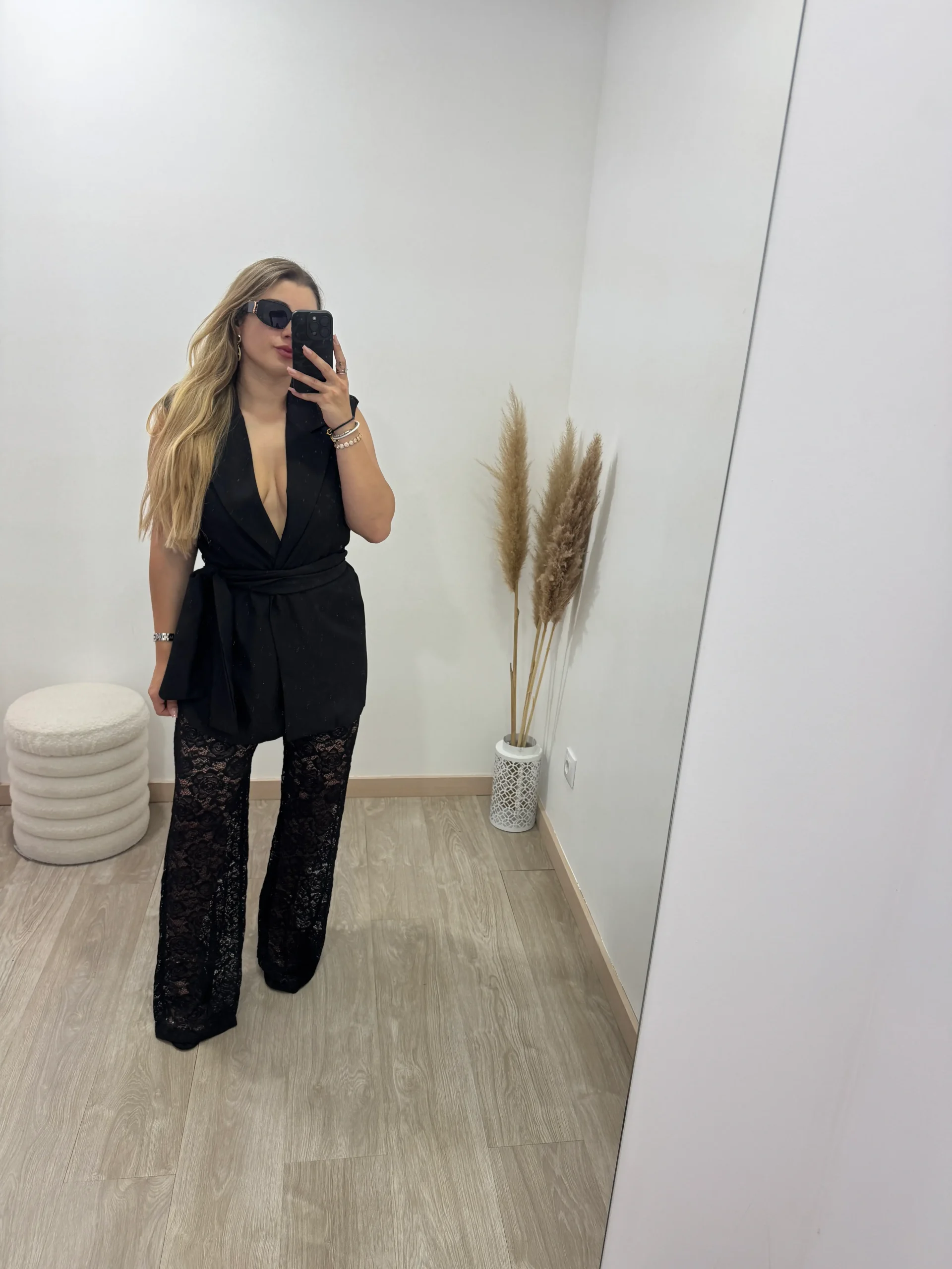 Conjunto colete e calça rendada